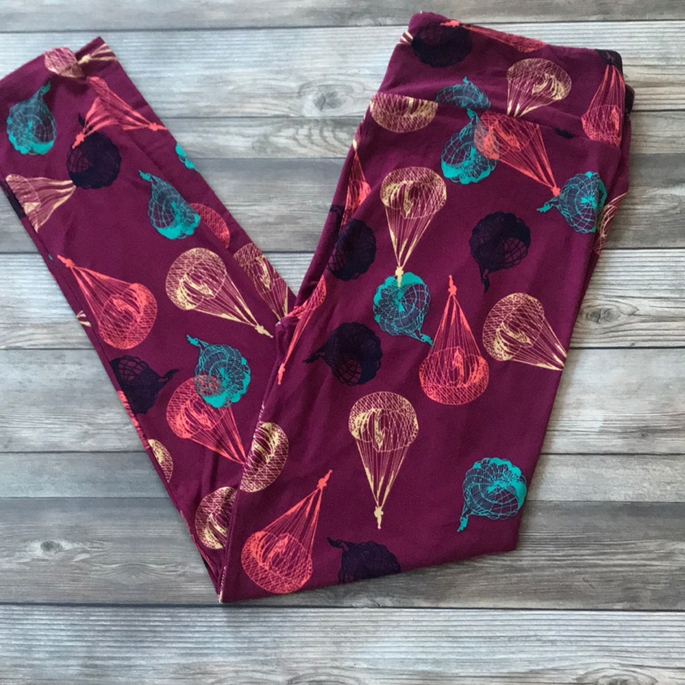 Skydiving LuLaRoe Tall and curvy leggings